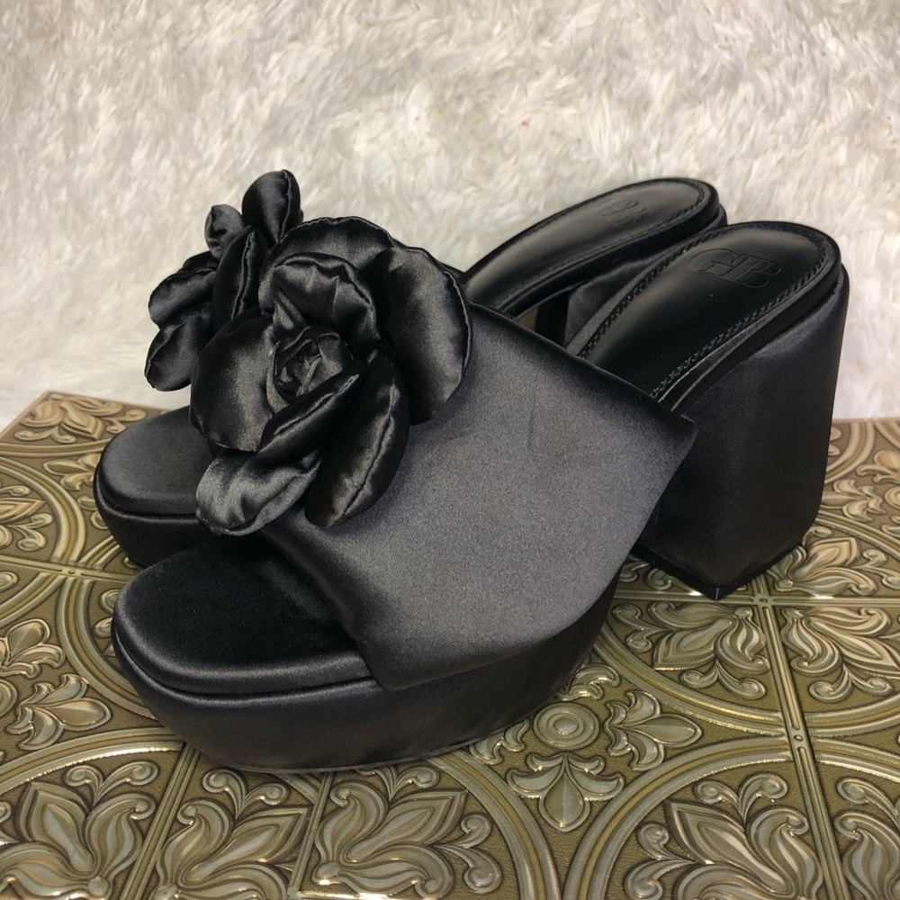 Gianni Bini Black Satin Floral Platform Shoes size 7.5 NWOT - Picture 6 of 16